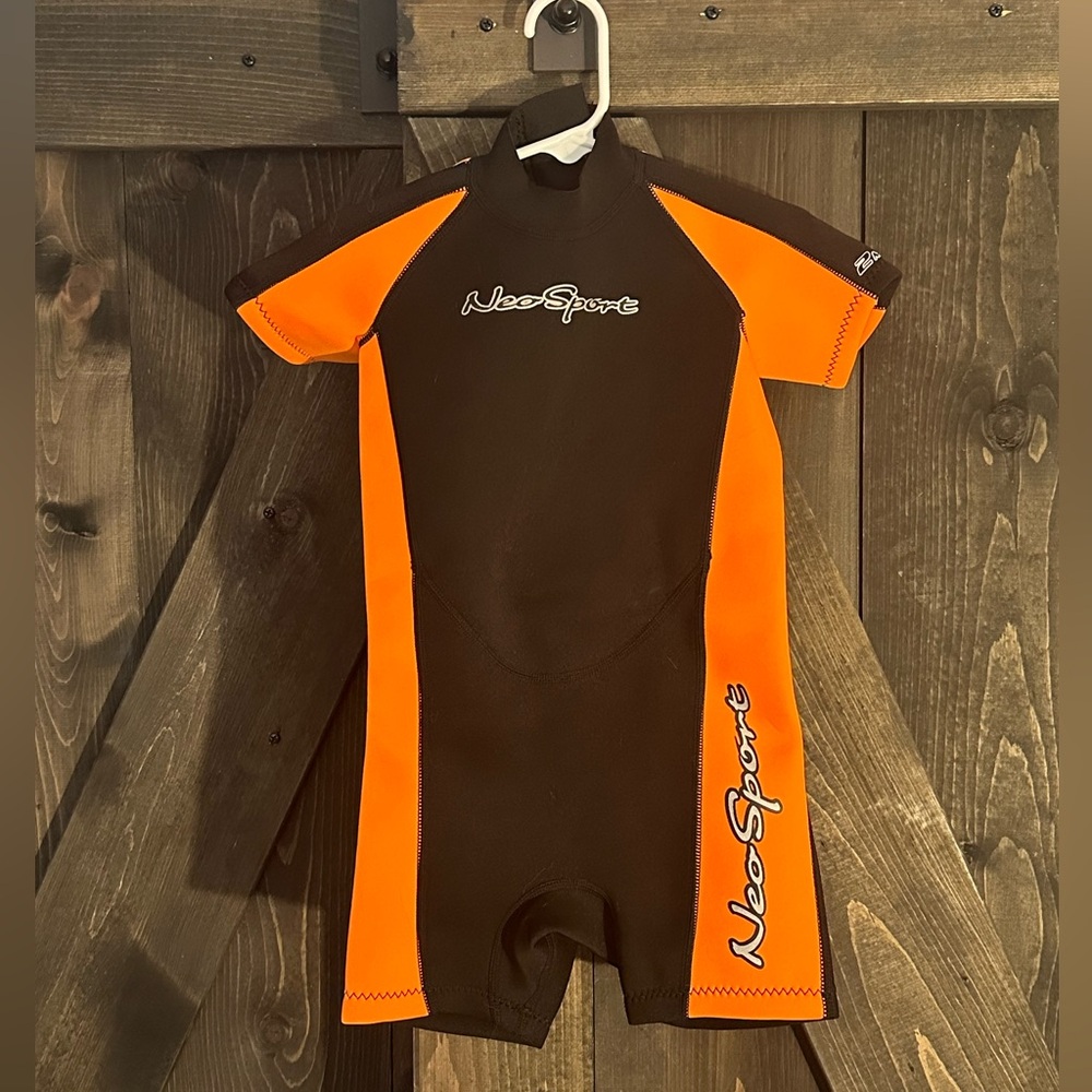 Neosport, children’s size 4, 2mm wet suit
